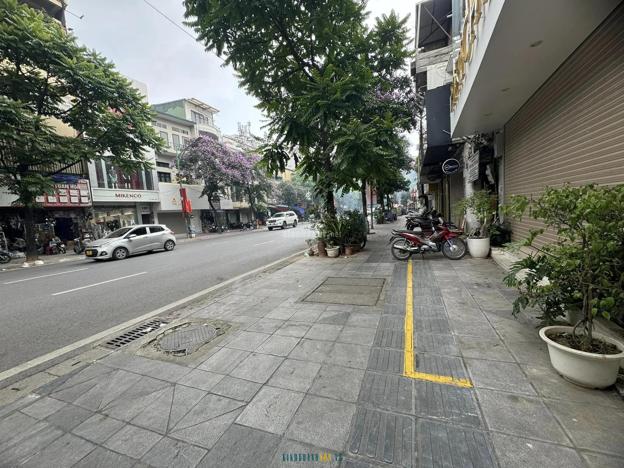 Nhà mặt phố Huế, quận Hai Bà Trưng, 10 tầng, diện tích 131m2, mặt tiền 6.5m, giá chỉ 140 tỷ.