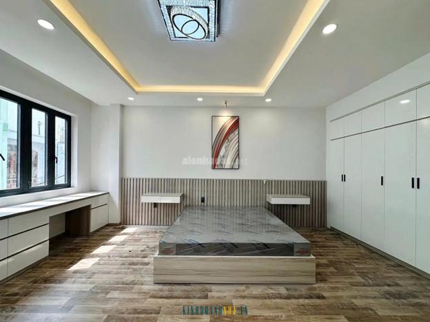 Bán nhà chính chủ - cơ hội hiếm có tại Đặng Văn Ngữ, phường 10, Phú Nhuận - Nhà 3 tầng đã hoàn công đầy đủ, 7 phòng ngủ rộng rãi.