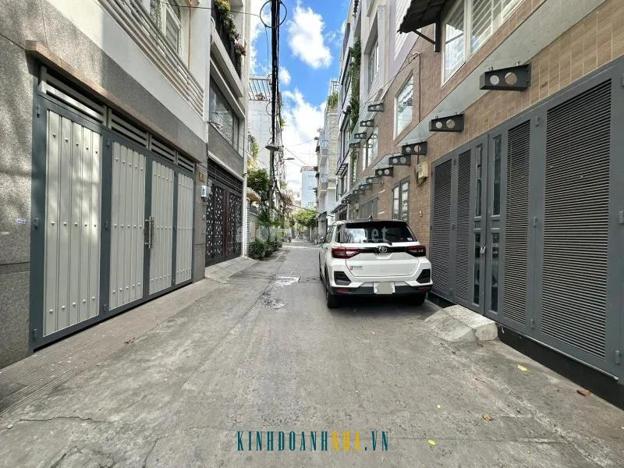 Bán nhà Phú Nhuận, ô tô vào nhà, diện tích 50m2, 2 tầng, mặt tiền 4.5m, có 3 phòng ngủ, khu vực dân trí cao, kinh doanh sầm u