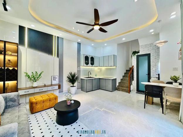 Bán nhà vị trí đắc địa - 1 trệt, 3 lầu - đã hoàn công đầy đủ - 3 phòng ngủ rộng rãi - 4 nhà vệ sinh - khu vực Hồ Văn Huệ, phường 9