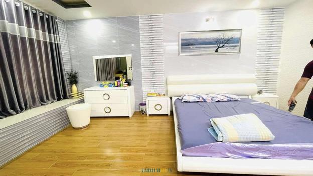 Bán nhà hẻm ô tô trên đường Thích Quảng Đức, phường 5, quận Phú Nhuận.