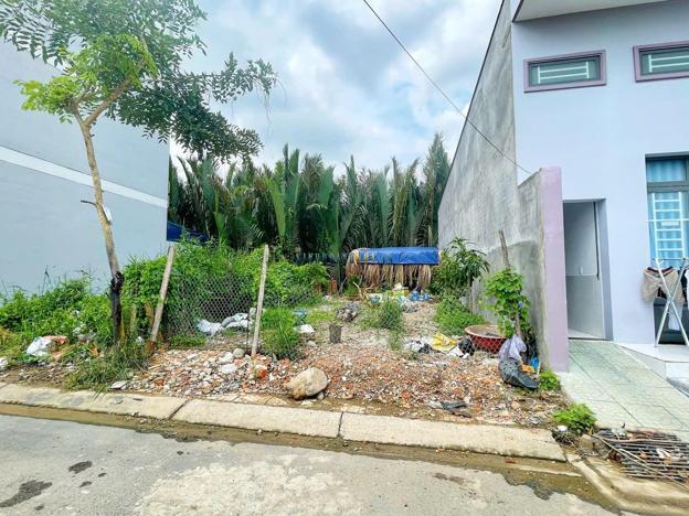 Bán đất tại Khu Hoàng Hoa, gần ngã tư Nguyễn Bình và Lê Văn Lương, diện tích 5x16m, có sổ riêng.
