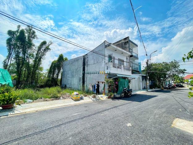 Bán đất cách mặt tiền Lê Văn Lương chỉ 50m, diện tích 90m2, đường xe tải, xây dựng tự do, giá 4.1 tỷ.
